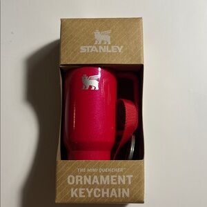 STANLEY x E.L.F. WATER BOTTLE KEYCHAIN, ORNAMENT BAG CHARM, STRAWBERRY SHIMMER